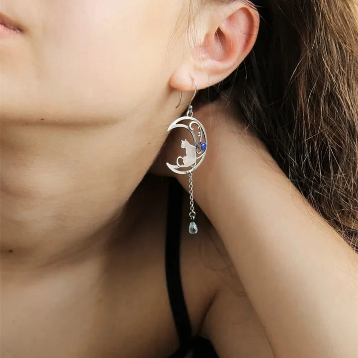 Moonlight Cat Earrings – Vintage Crescent Design with Lapis Lazuli Gemstone